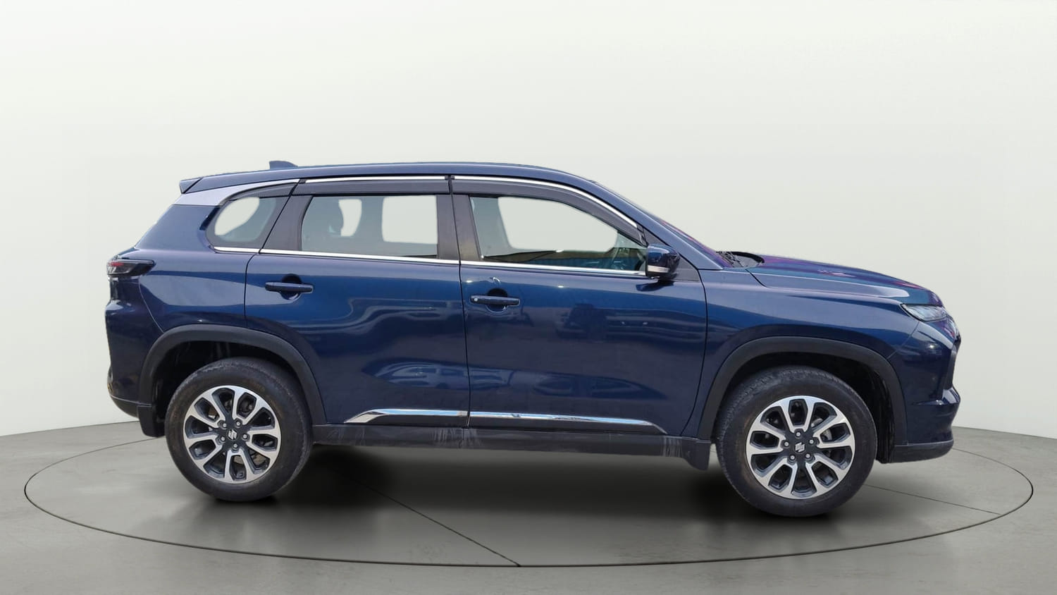 Used 2023 Maruti Suzuki Grand Vitara Zeta Smart Hybrid Petrol Manual exterior RIGHT SIDE VIEW