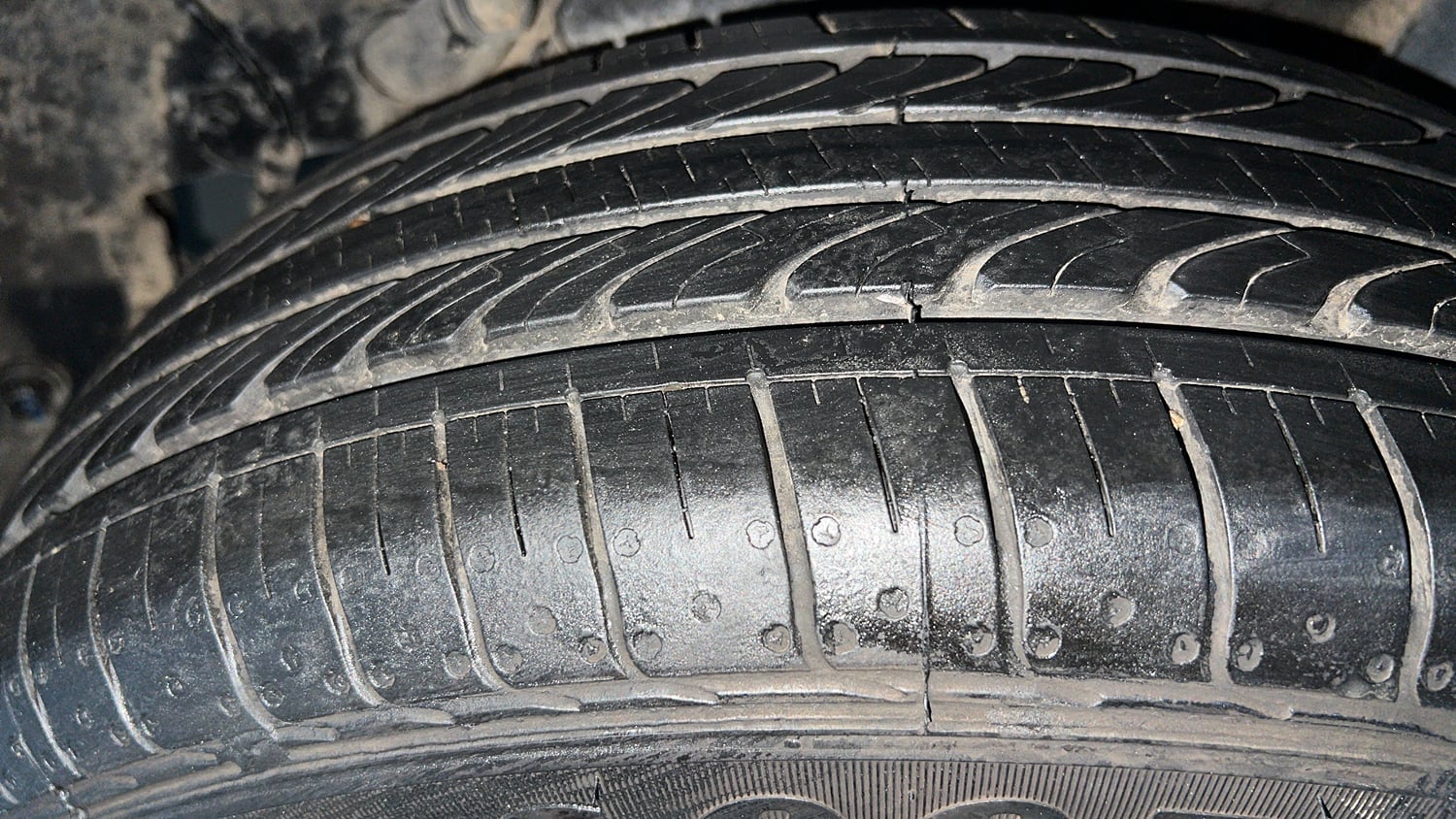 Used 2024 Hyundai Venue S (O) 1.2 Petrol Petrol Manual tyres LEFT REAR TYRE TREAD VIEW