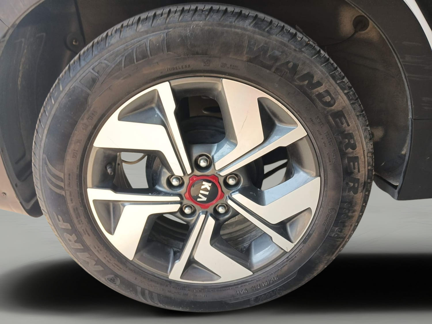 Used 2020 Kia Sonet GTX Plus 1.5 Diesel Manual tyres RIGHT REAR TYRE RIM VIEW