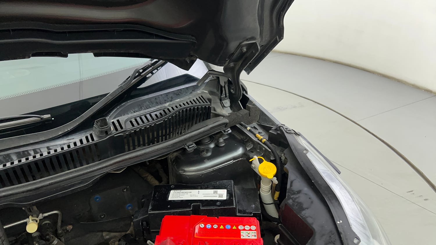 Used 2020 Tata Nexon XMA Petrol Petrol Automatic engine ENGINE LEFT SIDE HINGE & APRON VIEW