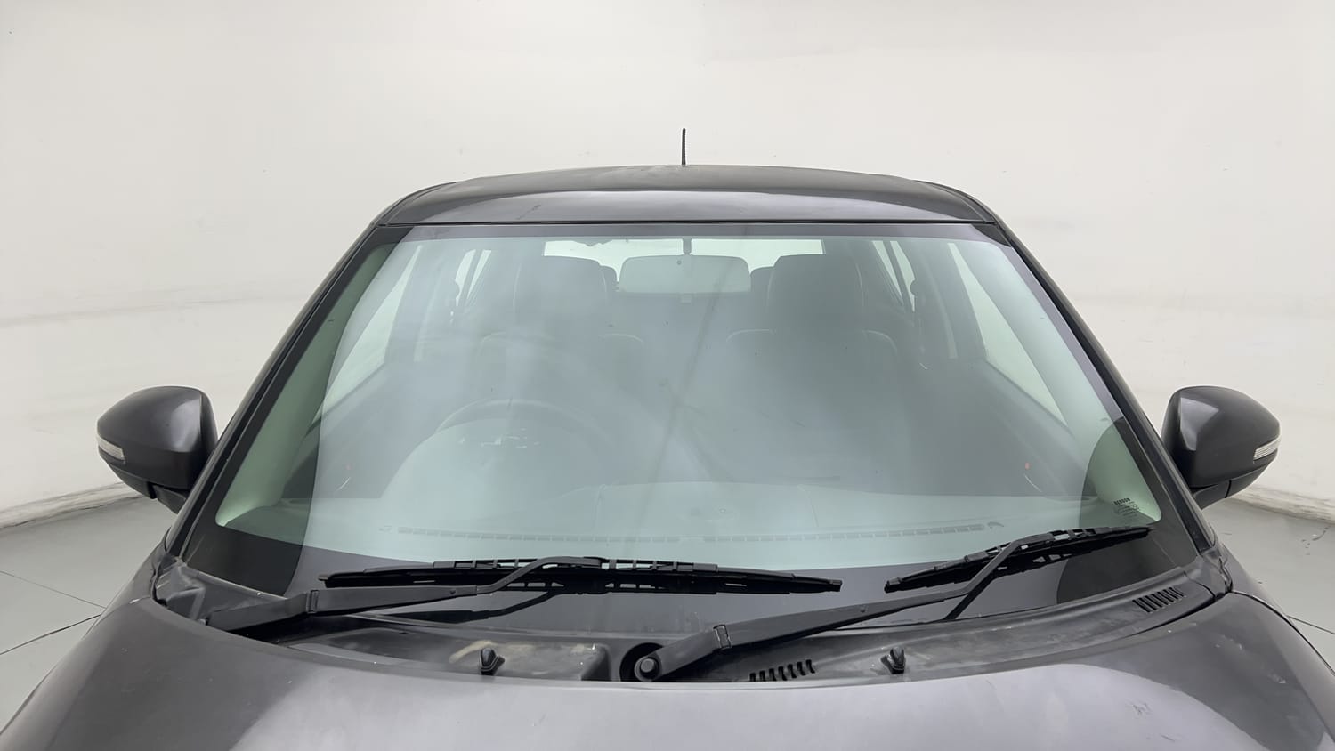 Used 2015 Maruti Suzuki Swift VXi Petrol Manual exterior FRONT WINDSHIELD VIEW