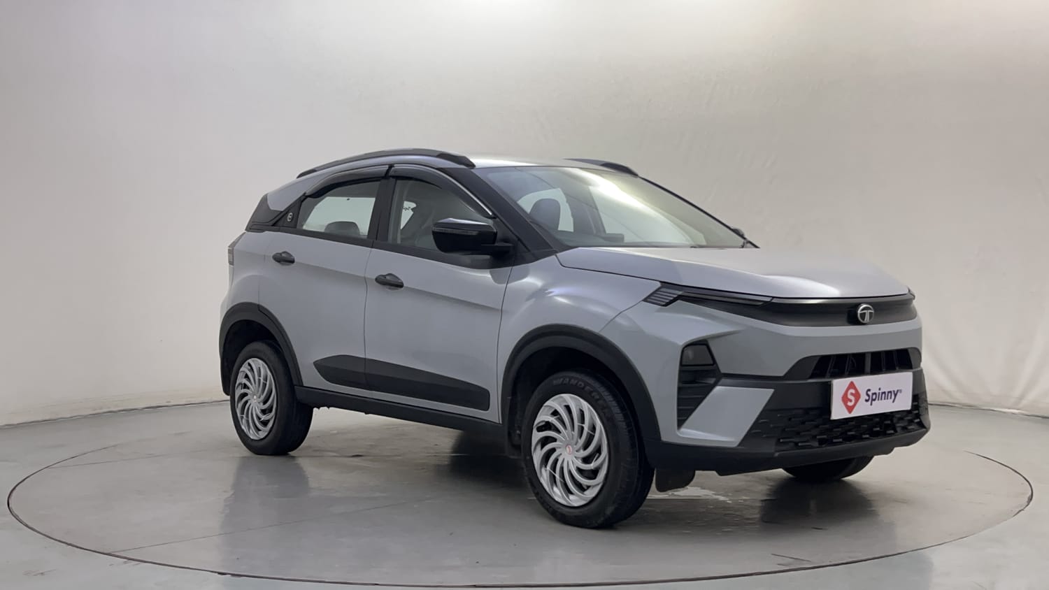 Used 2024 Tata Nexon Pure 1.2 Revotron Petrol 6MT Petrol Manual exterior RIGHT FRONT CORNER VIEW