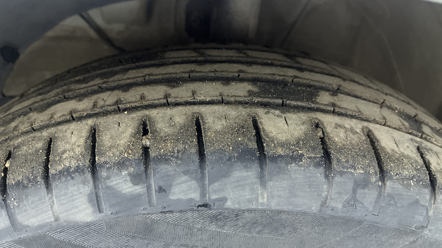 Used 2023 Maruti Suzuki Swift ZXi Plus Petrol Manual tyres LEFT FRONT TYRE TREAD VIEW