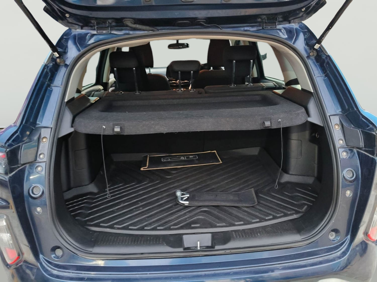 Used 2023 Maruti Suzuki Grand Vitara Zeta Smart Hybrid Petrol Manual interior DICKY INSIDE VIEW