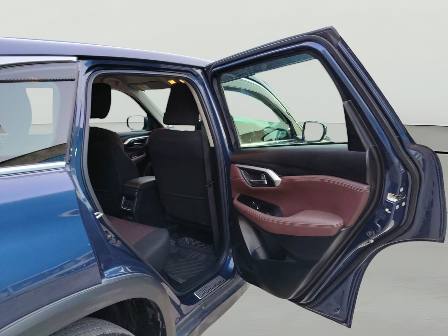 Used 2023 Maruti Suzuki Grand Vitara Zeta Smart Hybrid Petrol Manual interior RIGHT SIDE REAR DOOR CABIN VIEW