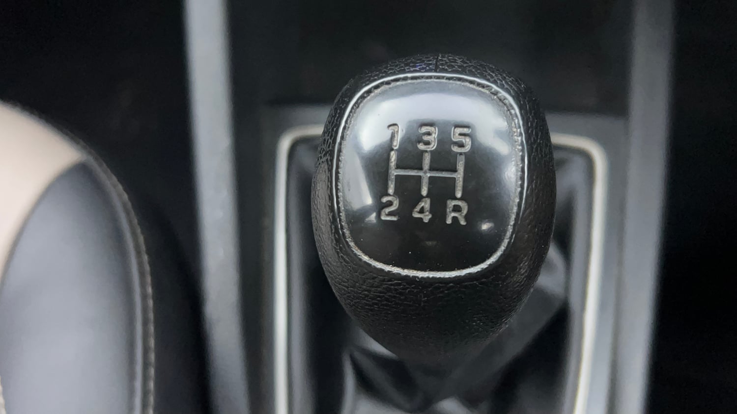 Used 2018 Hyundai Elite i20 Asta 1.2 Petrol Manual interior GEAR  KNOB VIEW