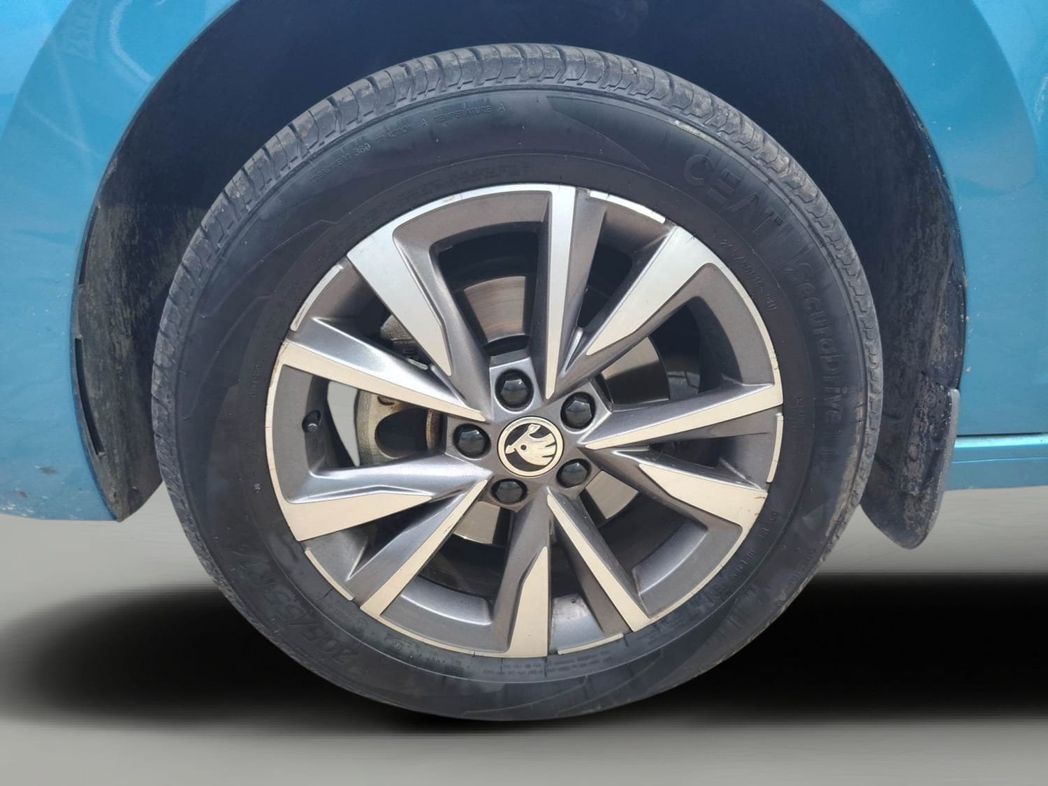 Used 2022 Skoda Slavia Style 1.0L TSI AT Petrol Automatic tyres LEFT FRONT TYRE RIM VIEW