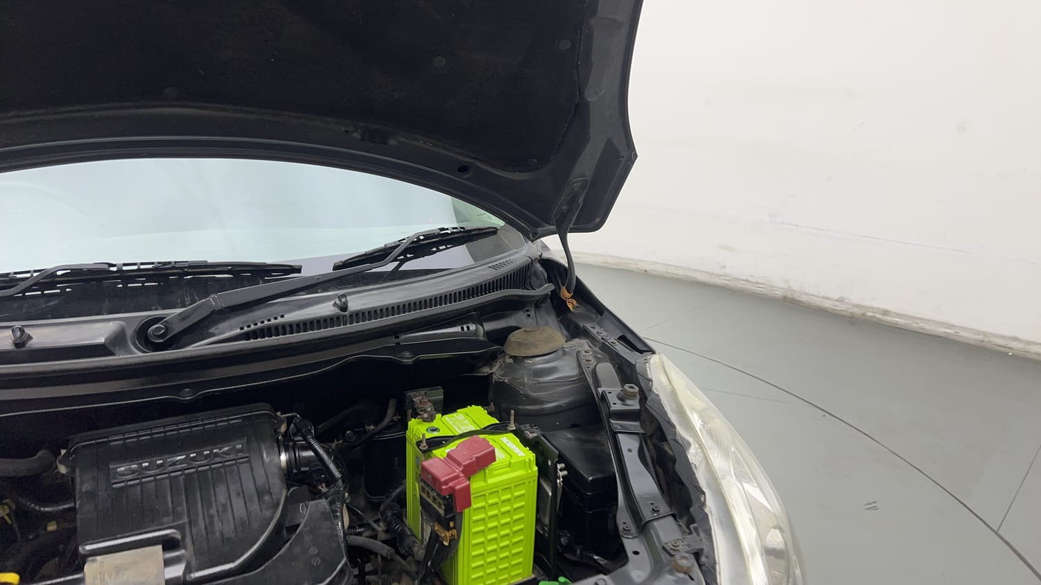 Used 2015 Maruti Suzuki Swift VXi Petrol Manual engine ENGINE LEFT SIDE HINGE & APRON VIEW