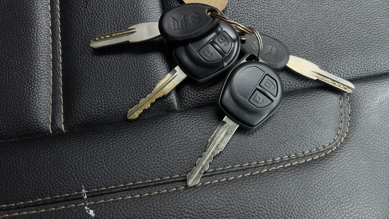 Used 2015 Maruti Suzuki Swift VXi Petrol Manual extra CAR KEY VIEW