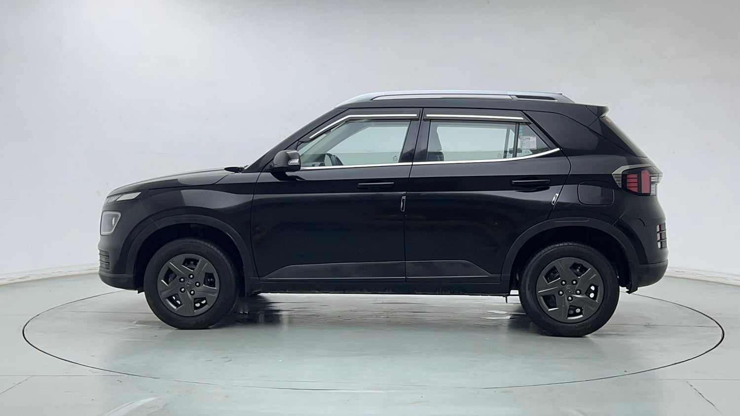 Used 2024 Hyundai Venue S (O) 1.2 Petrol Petrol Manual exterior LEFT SIDE VIEW