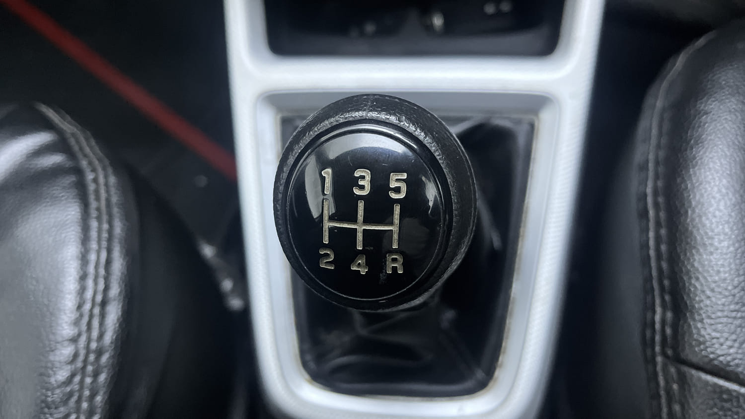 Used 2023 Maruti Suzuki Swift ZXi Plus Petrol Manual interior GEAR  KNOB VIEW