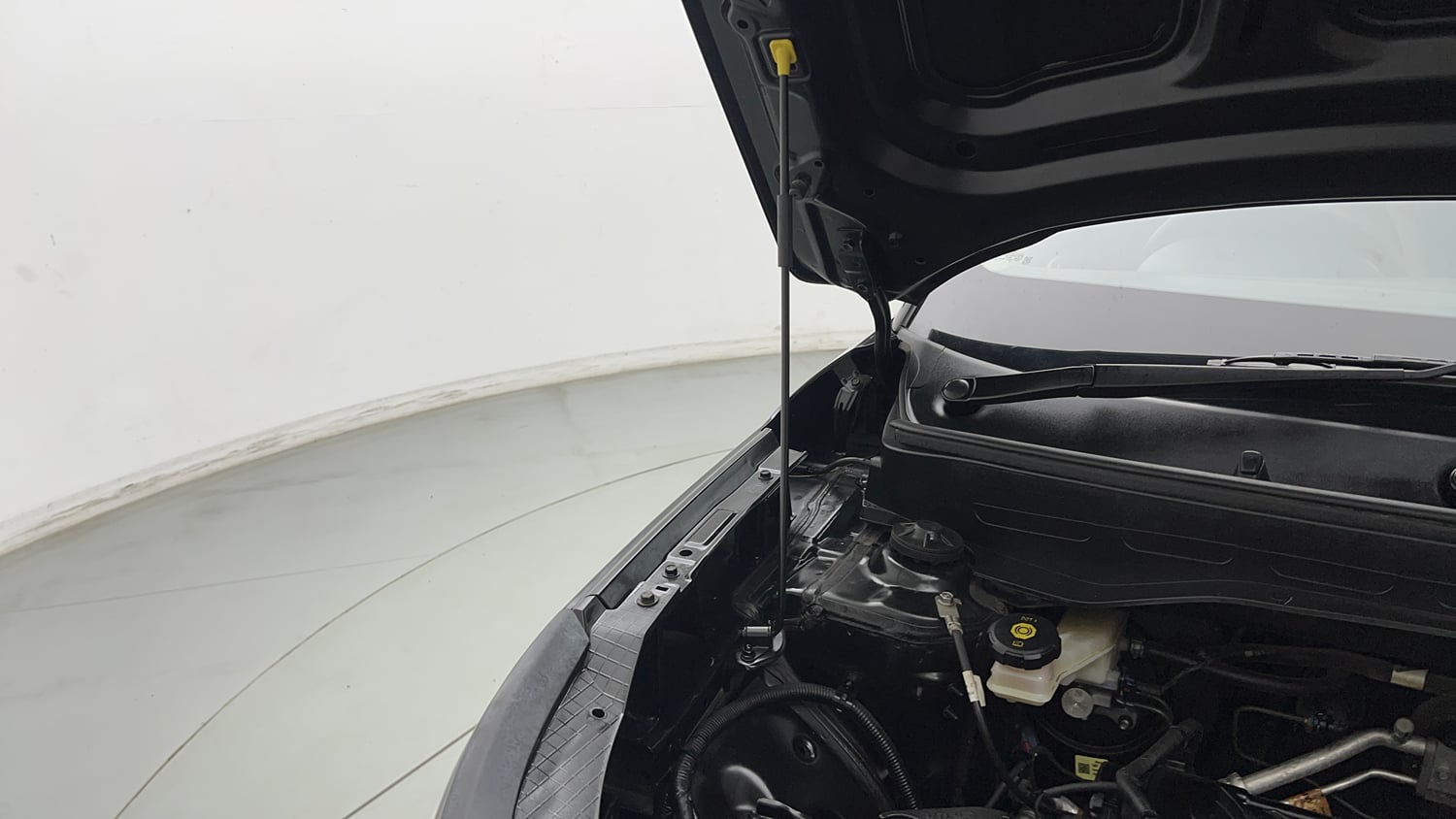 Used 2024 Hyundai Venue S (O) 1.2 Petrol Petrol Manual engine ENGINE RIGHT SIDE HINGE & APRON VIEW