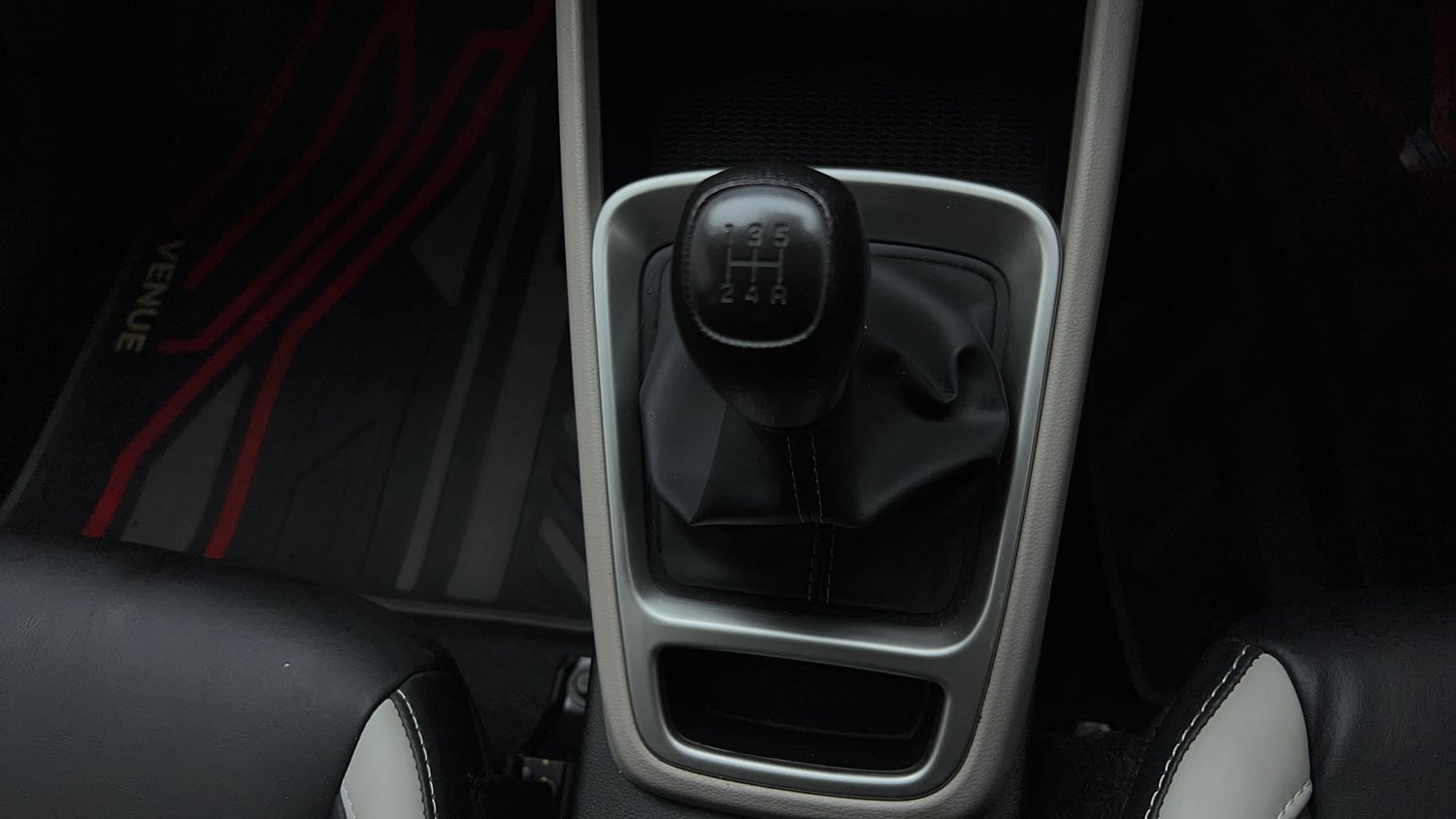 Used 2024 Hyundai Venue S (O) 1.2 Petrol Petrol Manual interior GEAR  KNOB VIEW