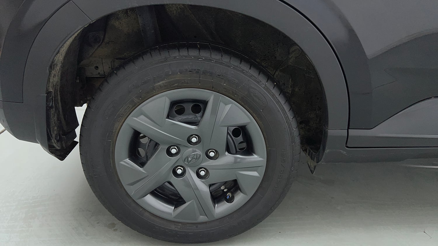 Used 2024 Hyundai Venue S (O) 1.2 Petrol Petrol Manual tyres RIGHT REAR TYRE RIM VIEW