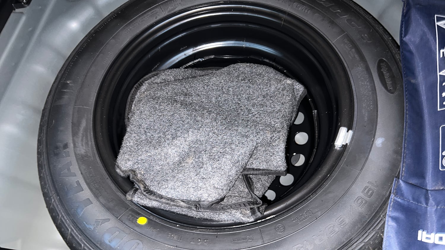 Used 2024 Hyundai Venue S (O) 1.2 Petrol Petrol Manual tyres SPARE TYRE VIEW