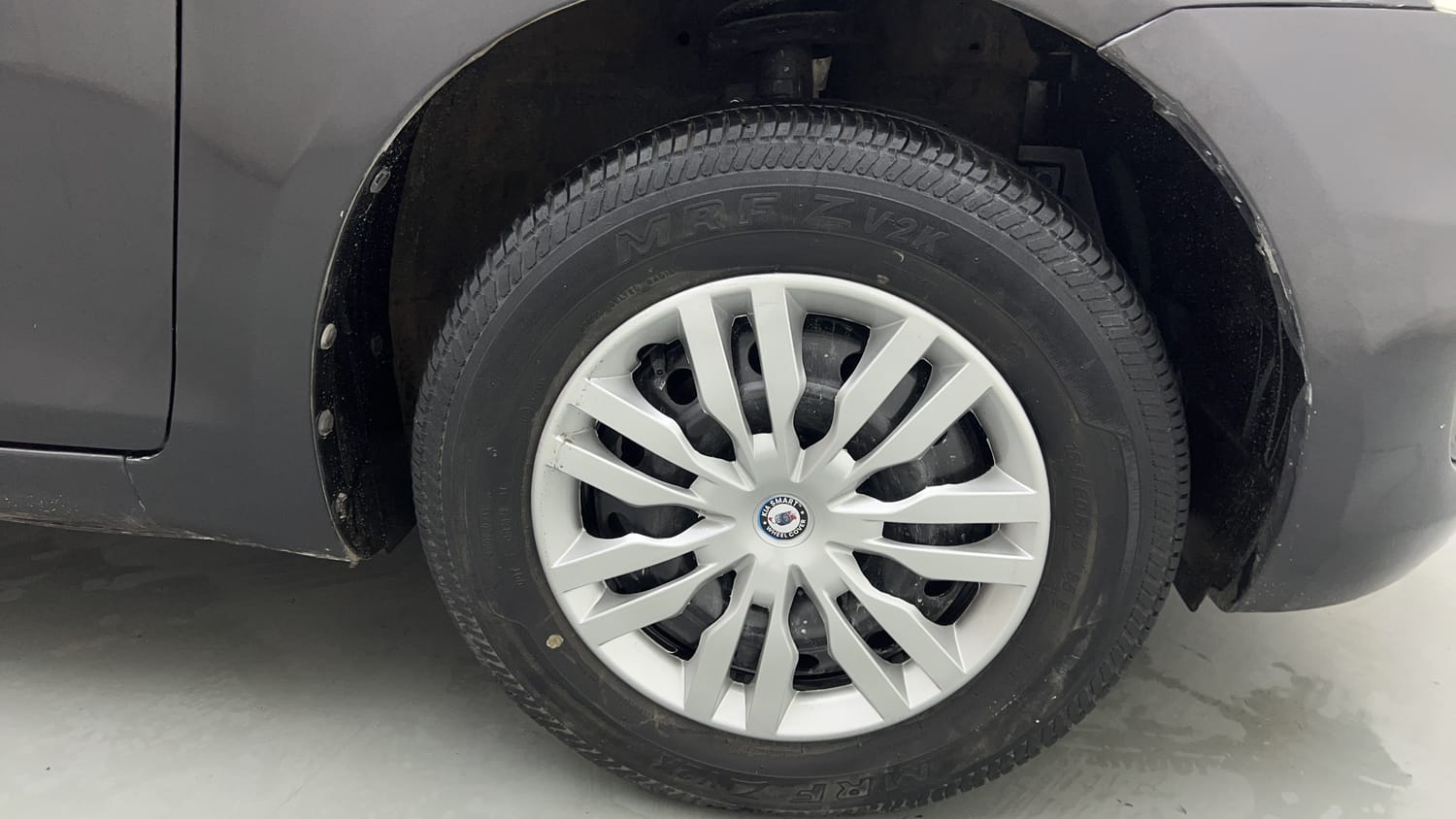 Used 2015 Maruti Suzuki Swift VXi Petrol Manual tyres RIGHT FRONT TYRE RIM VIEW
