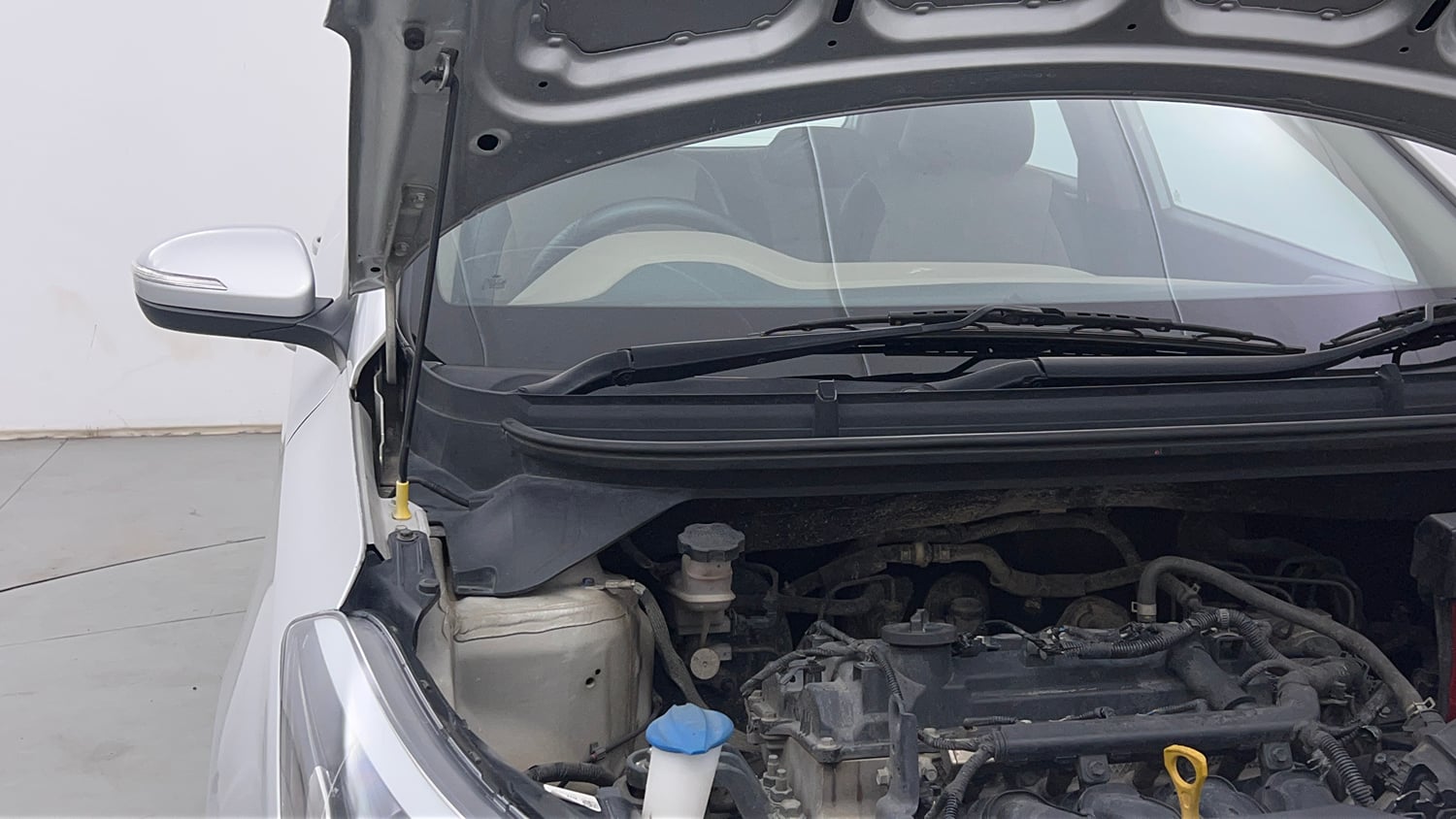 Used 2018 Hyundai Elite i20 Asta 1.2 Petrol Manual engine ENGINE RIGHT SIDE HINGE & APRON VIEW