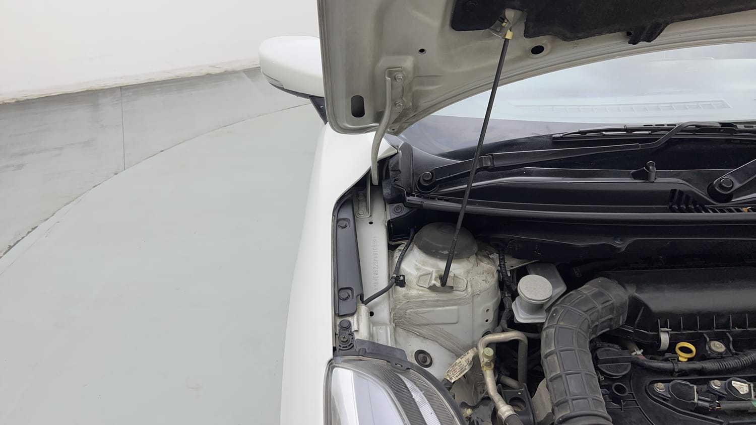 Used 2021 Maruti Suzuki Baleno Zeta Automatic Petrol Automatic engine ENGINE RIGHT SIDE HINGE & APRON VIEW
