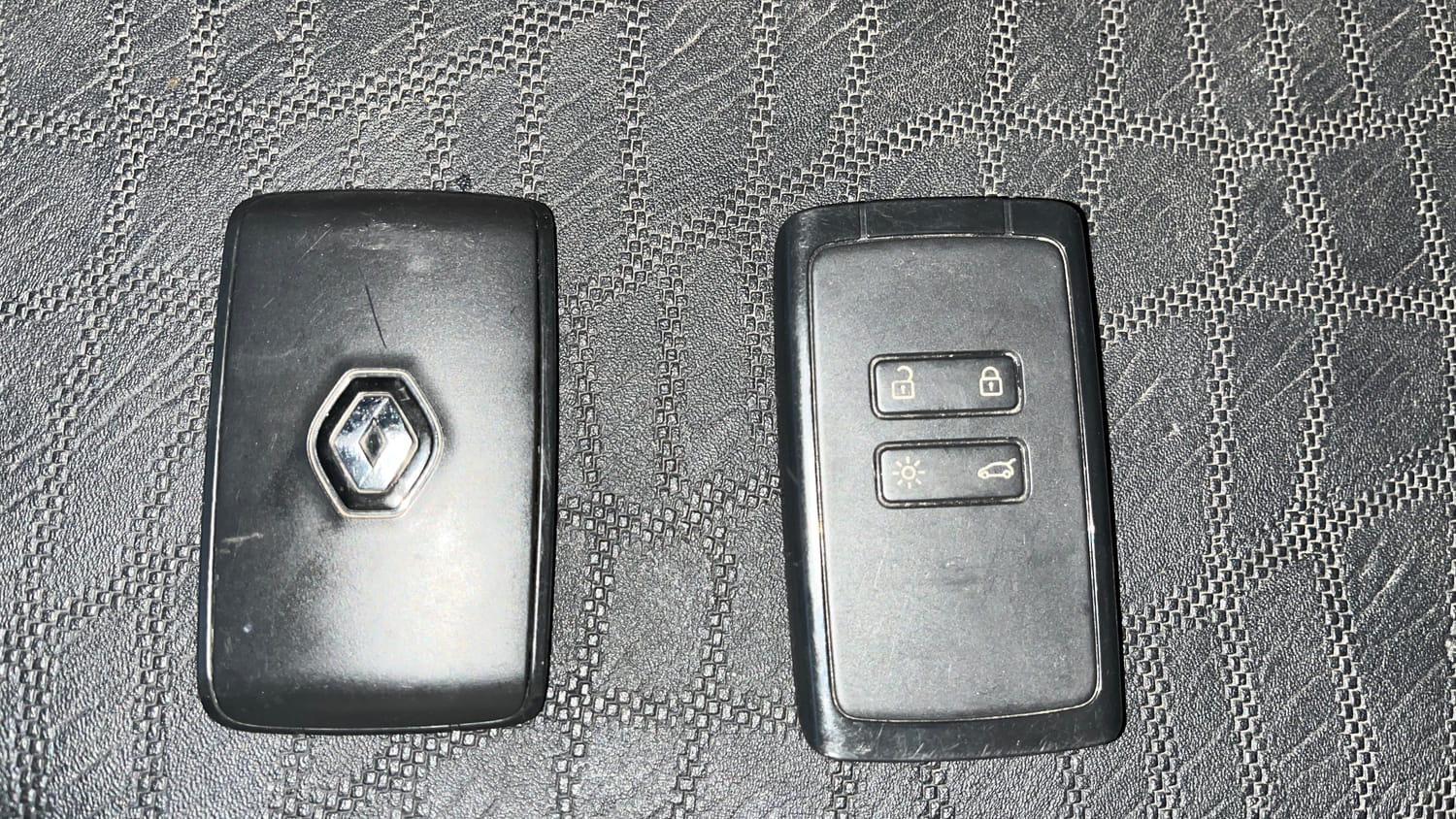 Used 2020 Renault Triber RXZ Petrol Manual extra CAR KEY VIEW