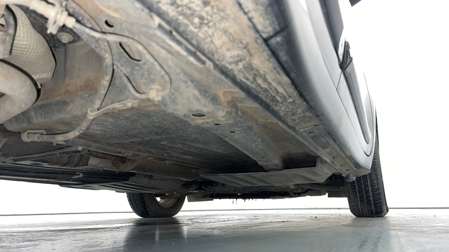 Used 2023 Maruti Suzuki Swift ZXi Petrol Manual extra REAR RIGHT UNDERBODY VIEW