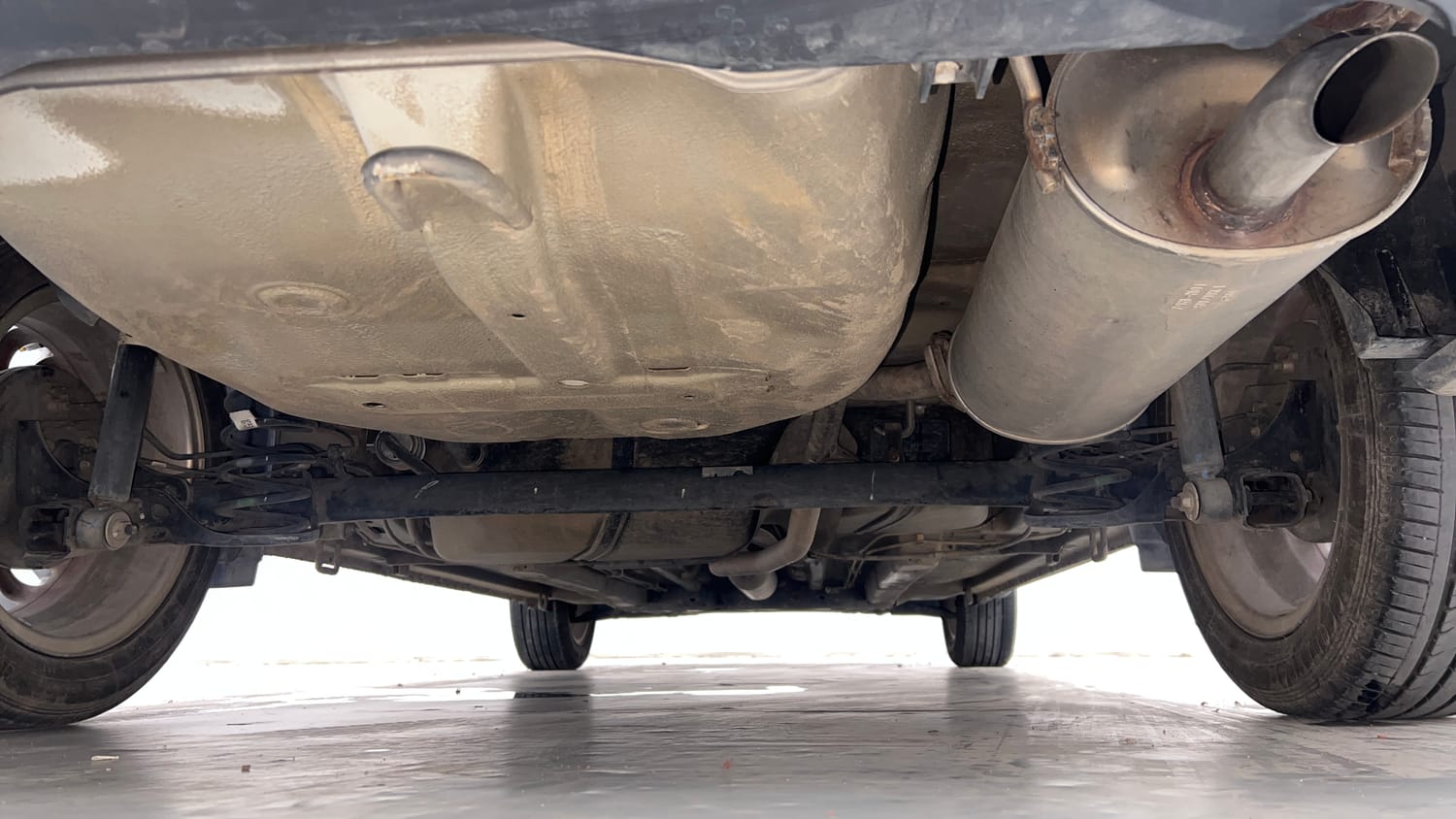 Used 2017 Maruti Suzuki Ciaz Alpha 1.4 AT Petrol Automatic extra REAR UNDERBODY VIEW (TAKEN FROM REAR)