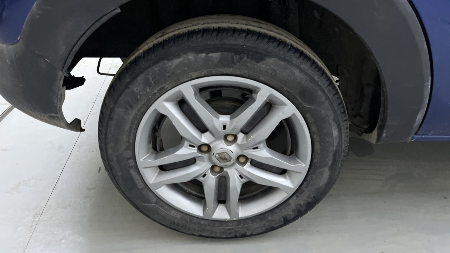 Used 2020 Renault Triber RXZ Petrol Manual tyres RIGHT REAR TYRE RIM VIEW