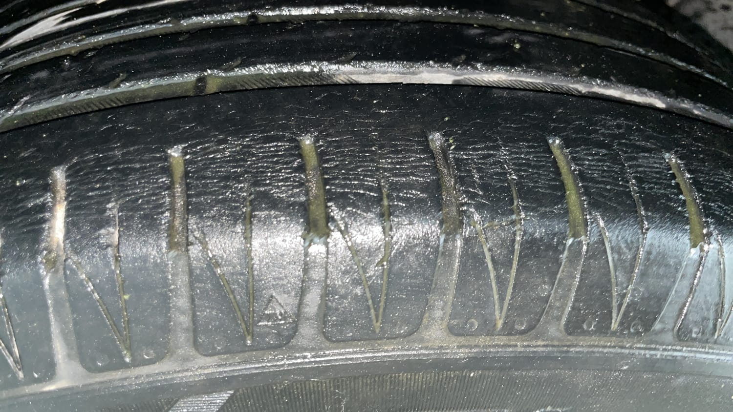 Used 2021 Kia Sonet HTK Plus 1.0 DCT Petrol Automatic tyres LEFT FRONT TYRE TREAD VIEW