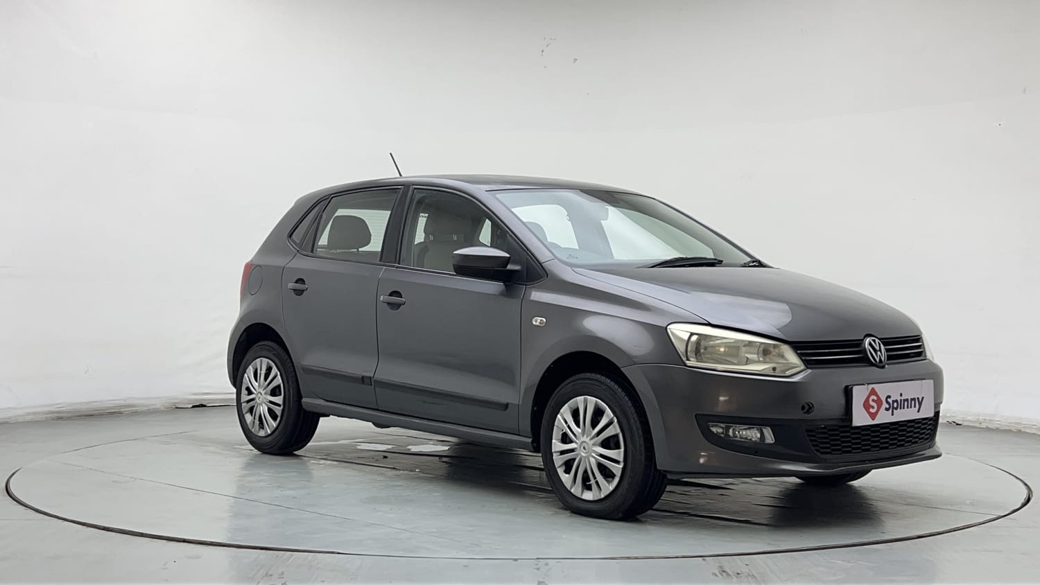 Used 2014 Volkswagen Polo Comfortline 1.2L (P) Petrol Manual exterior RIGHT FRONT CORNER VIEW