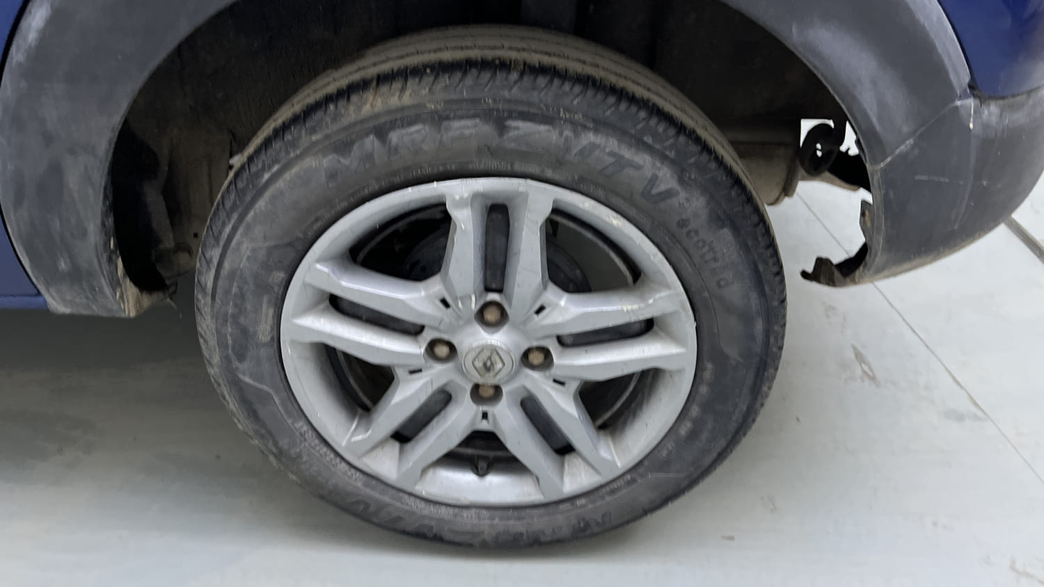 Used 2020 Renault Triber RXZ Petrol Manual tyres LEFT REAR TYRE RIM VIEW