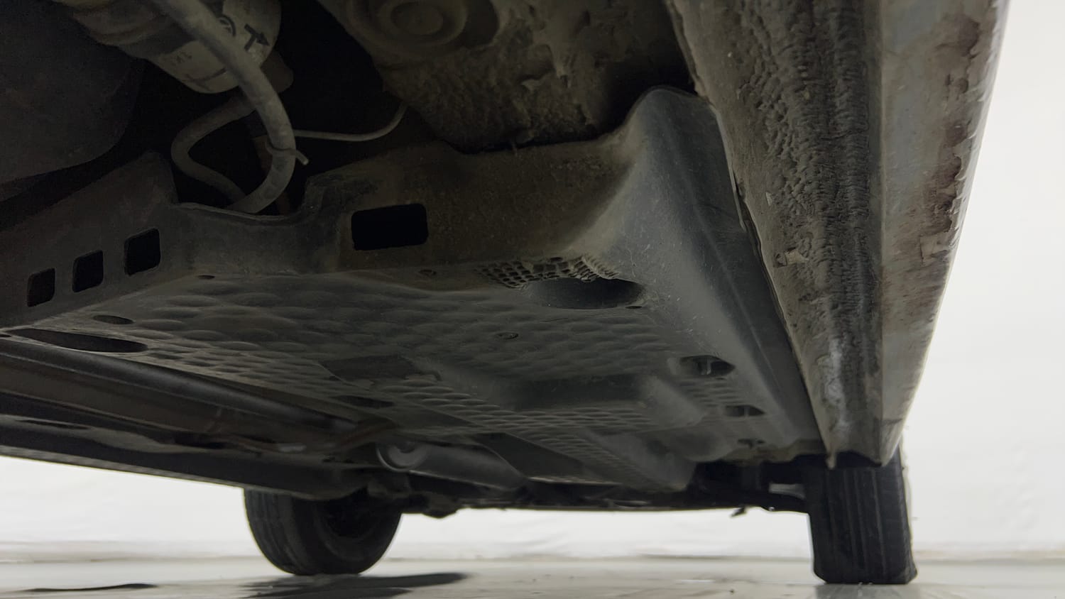 Used 2014 Volkswagen Polo Comfortline 1.2L (P) Petrol Manual extra REAR RIGHT UNDERBODY VIEW