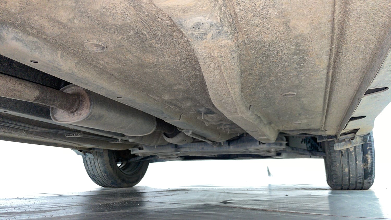 Used 2021 Kia Sonet HTK Plus 1.0 DCT Petrol Automatic extra REAR RIGHT UNDERBODY VIEW