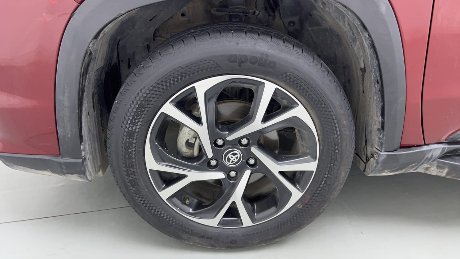 Used 2023 Toyota Urban Cruiser Hyryder V Hybrid Dual Tone Hybrid Automatic tyres LEFT FRONT TYRE RIM VIEW
