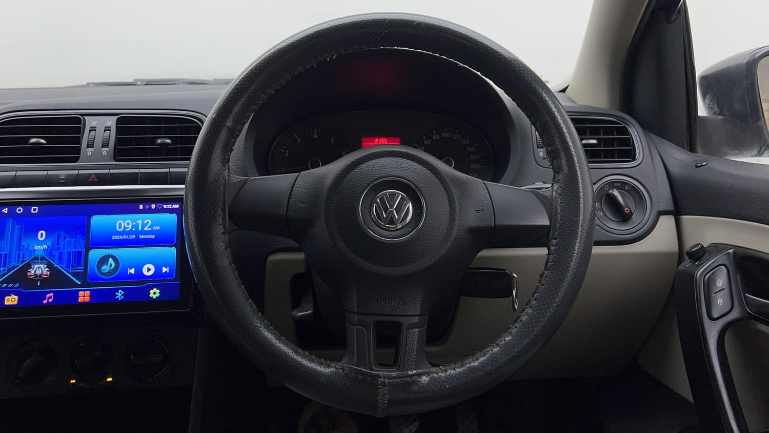 Used 2014 Volkswagen Polo Comfortline 1.2L (P) Petrol Manual interior STEERING VIEW