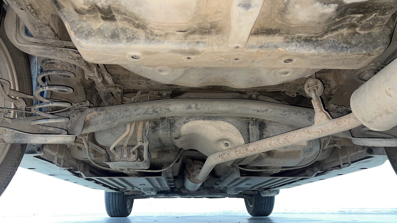 Used 2023 Toyota Urban Cruiser Hyryder V Hybrid Dual Tone Hybrid Automatic extra REAR UNDERBODY VIEW (TAKEN FROM REAR)