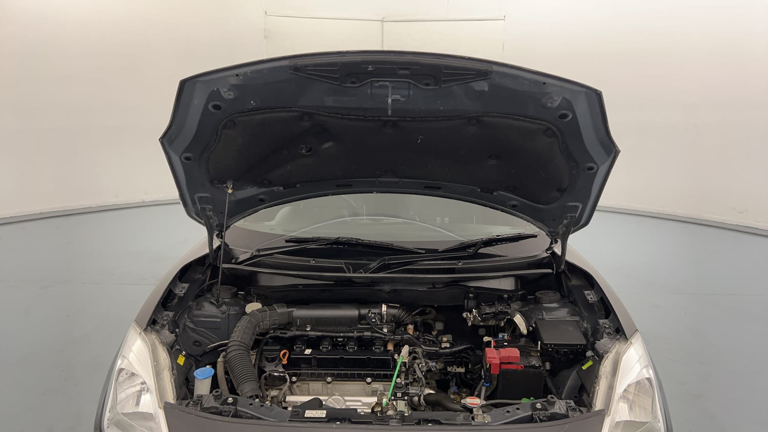 Used 2023 Maruti Suzuki Swift ZXi Petrol Manual engine ENGINE & BONNET OPEN FRONT VIEW