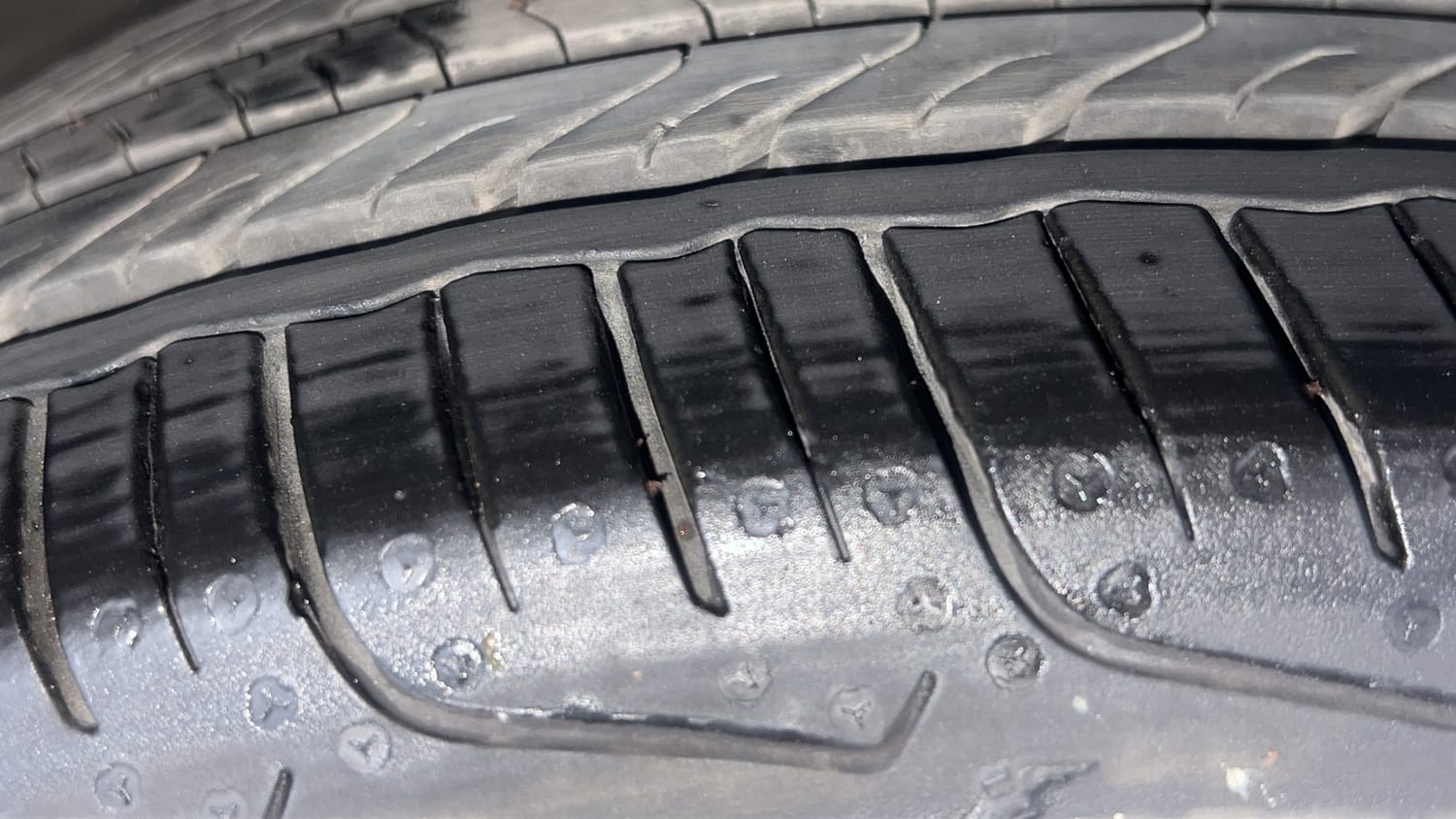 Used 2017 Maruti Suzuki Ciaz Alpha 1.4 AT Petrol Automatic tyres RIGHT FRONT TYRE TREAD VIEW