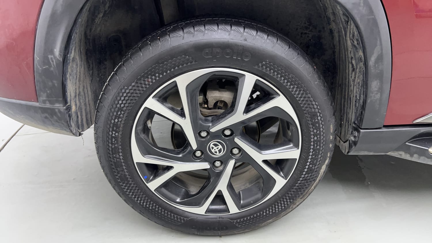 Used 2023 Toyota Urban Cruiser Hyryder V Hybrid Dual Tone Hybrid Automatic tyres RIGHT REAR TYRE RIM VIEW