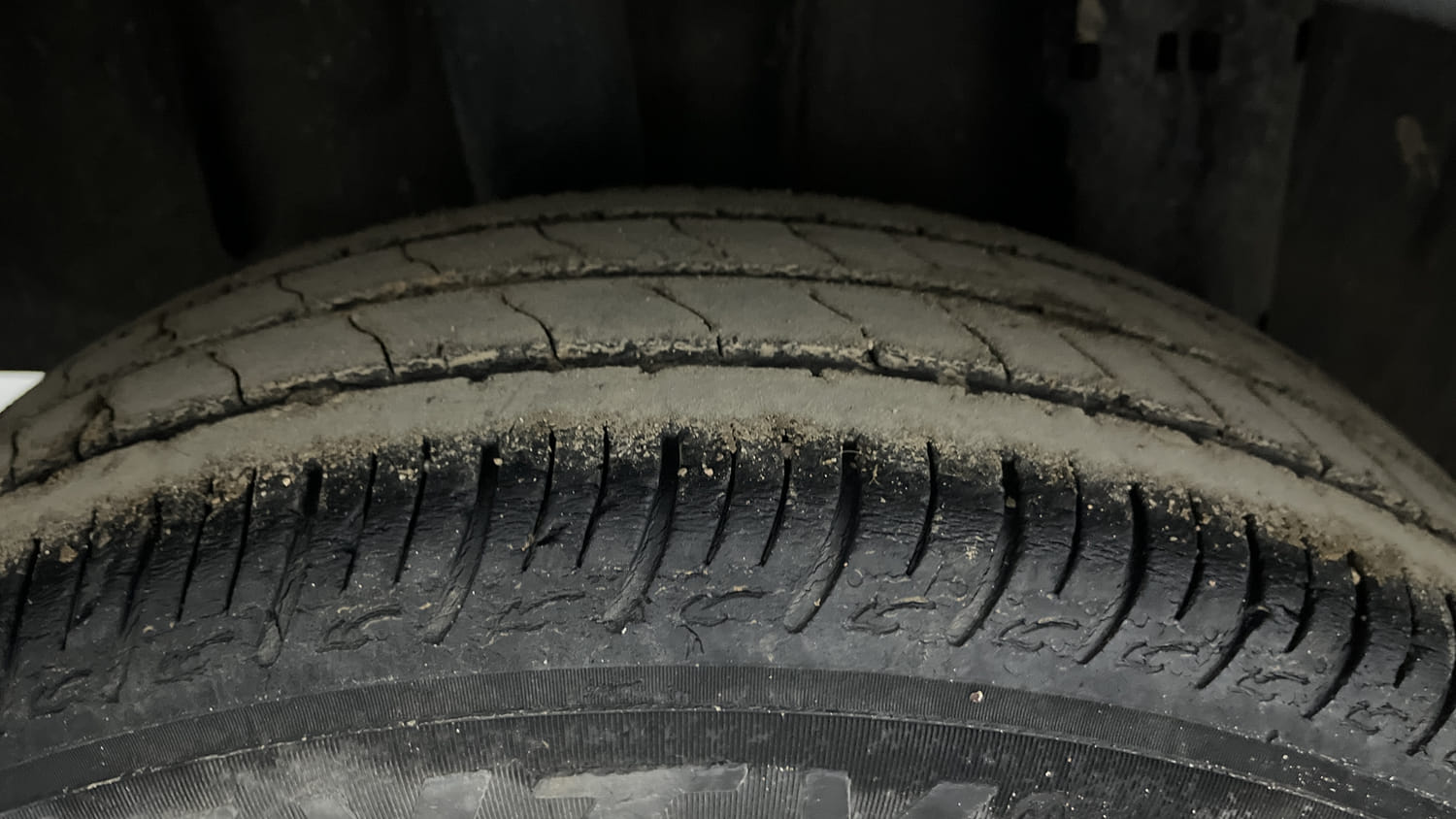 Used 2020 Renault Triber RXZ Petrol Manual tyres RIGHT REAR TYRE TREAD VIEW