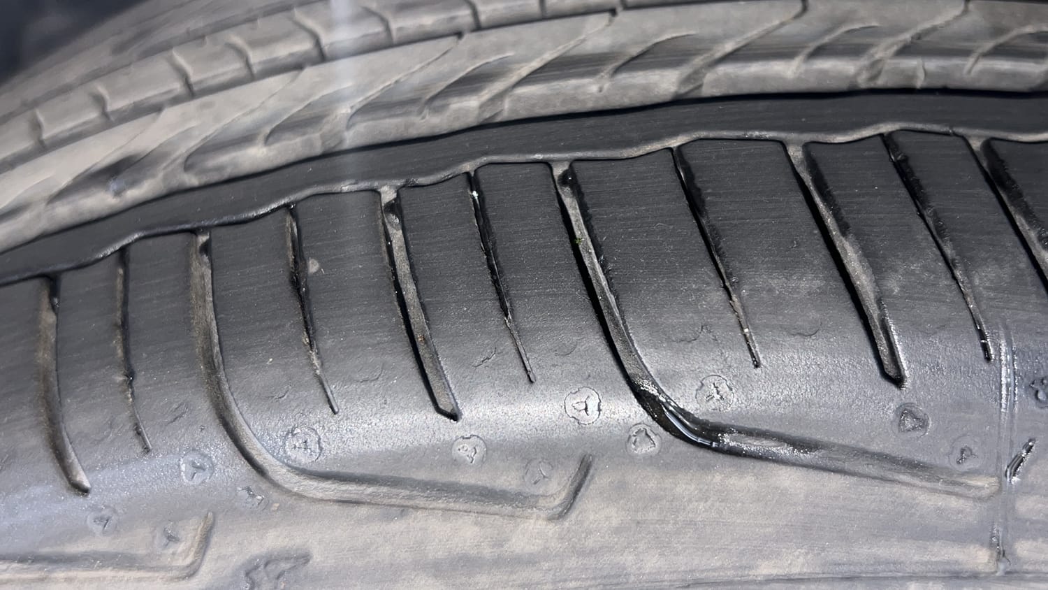 Used 2017 Maruti Suzuki Ciaz Alpha 1.4 AT Petrol Automatic tyres LEFT FRONT TYRE TREAD VIEW