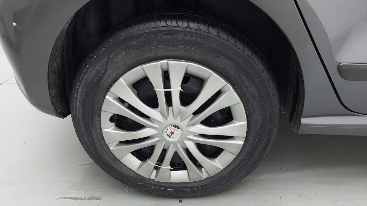 Used 2014 Volkswagen Polo Comfortline 1.2L (P) Petrol Manual tyres RIGHT REAR TYRE RIM VIEW