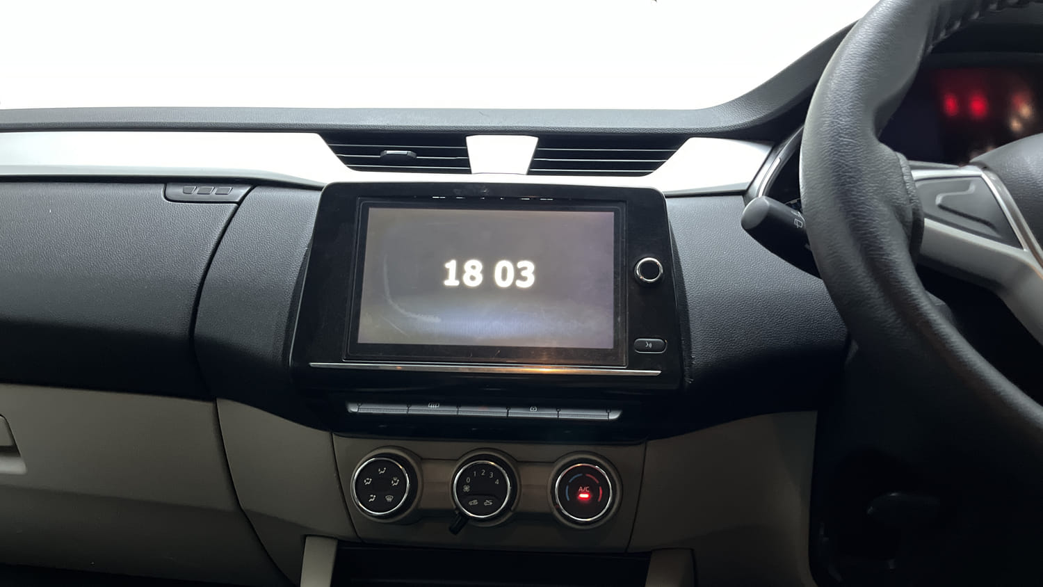 Used 2020 Renault Triber RXZ Petrol Manual interior MUSIC SYSTEM & AC CONTROL VIEW