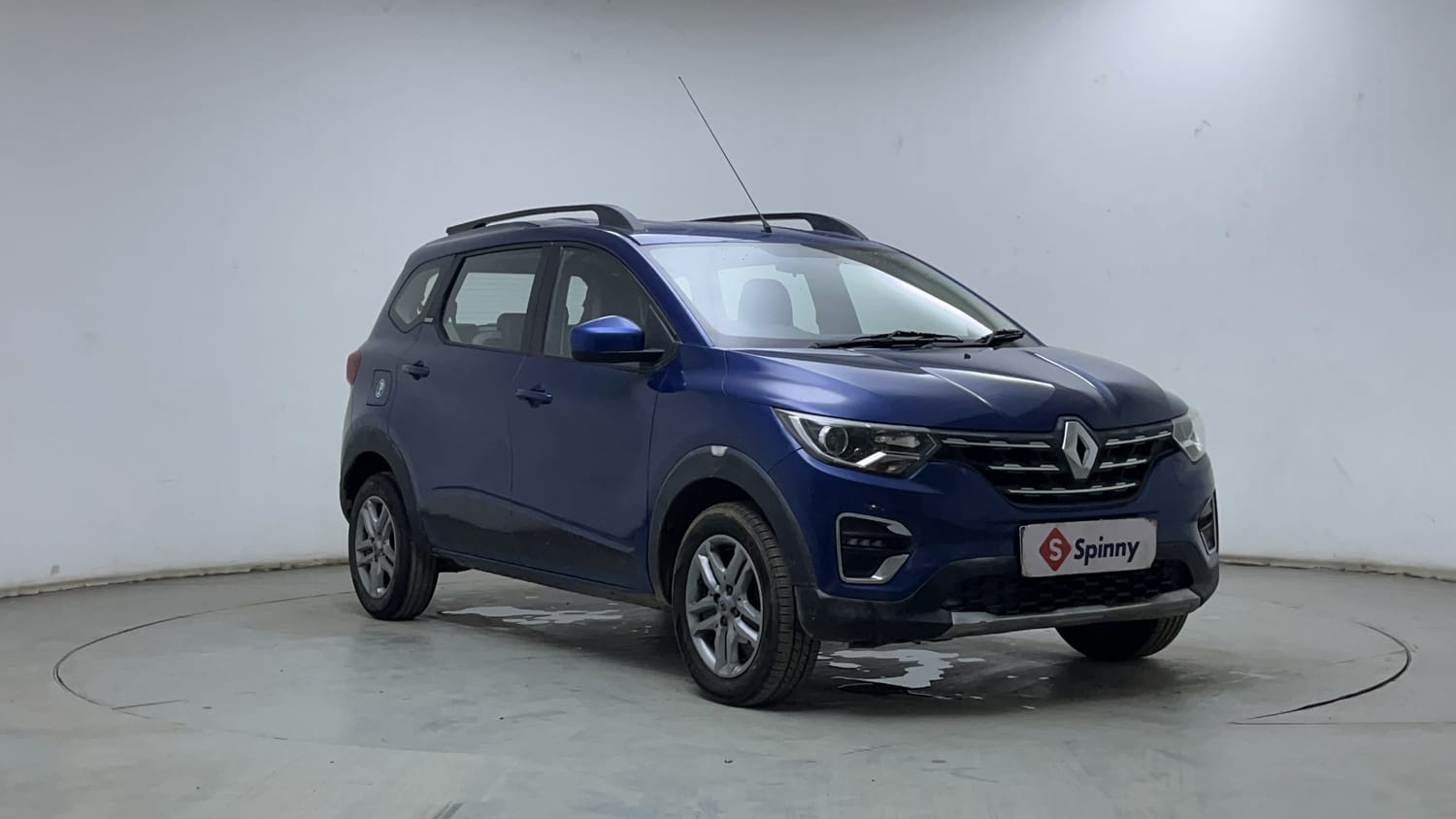 Used 2020 Renault Triber RXZ Petrol Manual exterior RIGHT FRONT CORNER VIEW