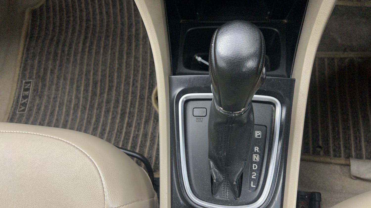 Used 2017 Maruti Suzuki Ciaz Alpha 1.4 AT Petrol Automatic interior GEAR  KNOB VIEW