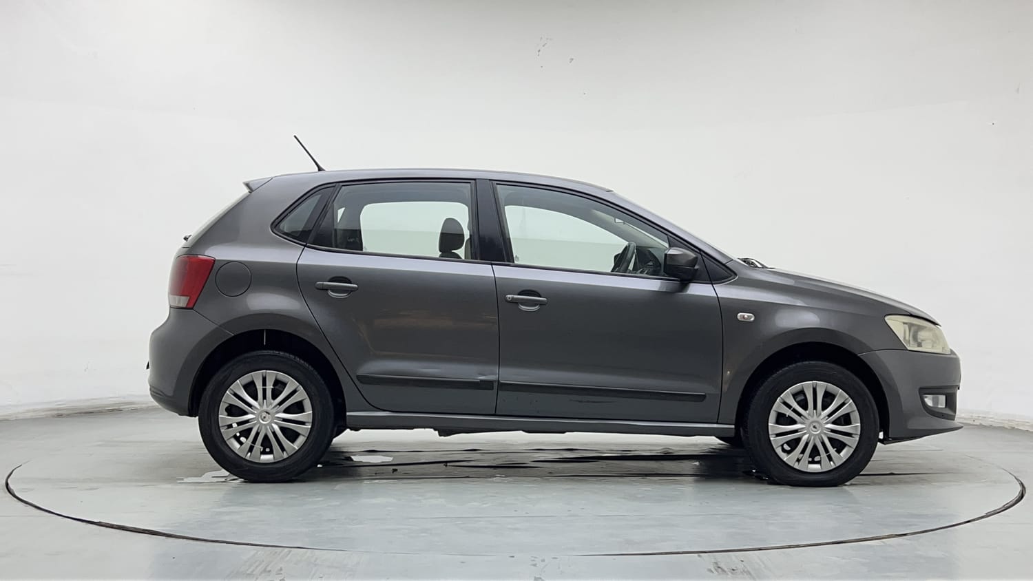 Used 2014 Volkswagen Polo Comfortline 1.2L (P) Petrol Manual exterior RIGHT SIDE VIEW