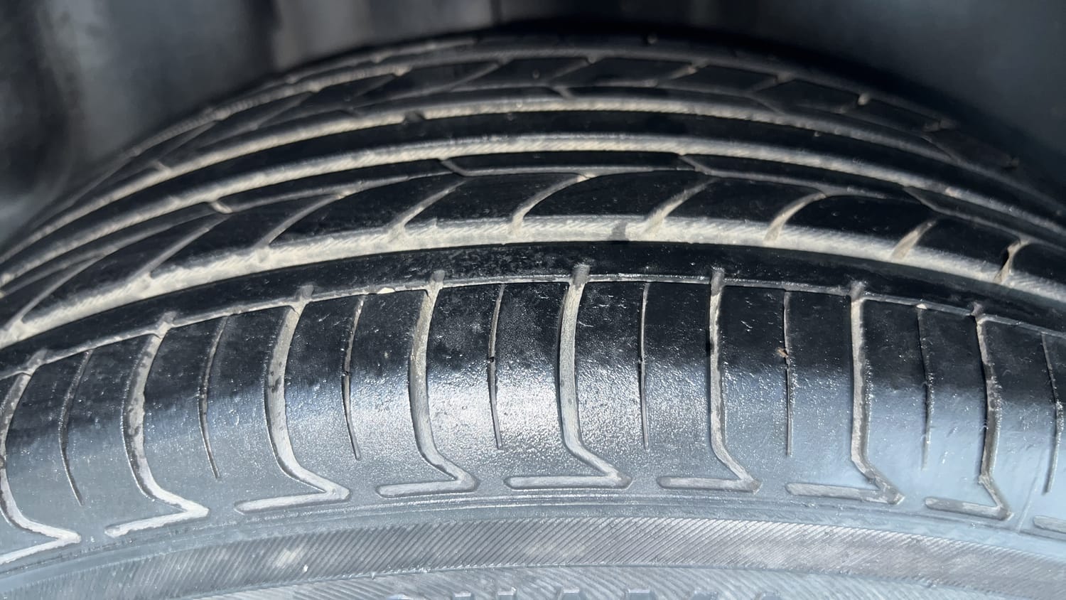 Used 2014 Volkswagen Polo Comfortline 1.2L (P) Petrol Manual tyres RIGHT REAR TYRE TREAD VIEW