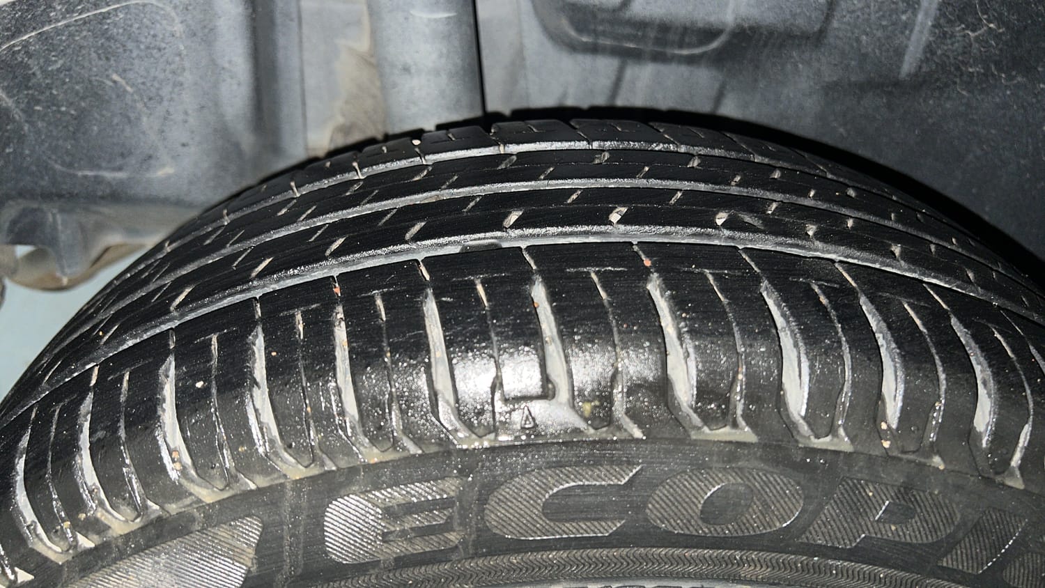 Used 2023 Maruti Suzuki Swift ZXi Petrol Manual tyres RIGHT REAR TYRE TREAD VIEW
