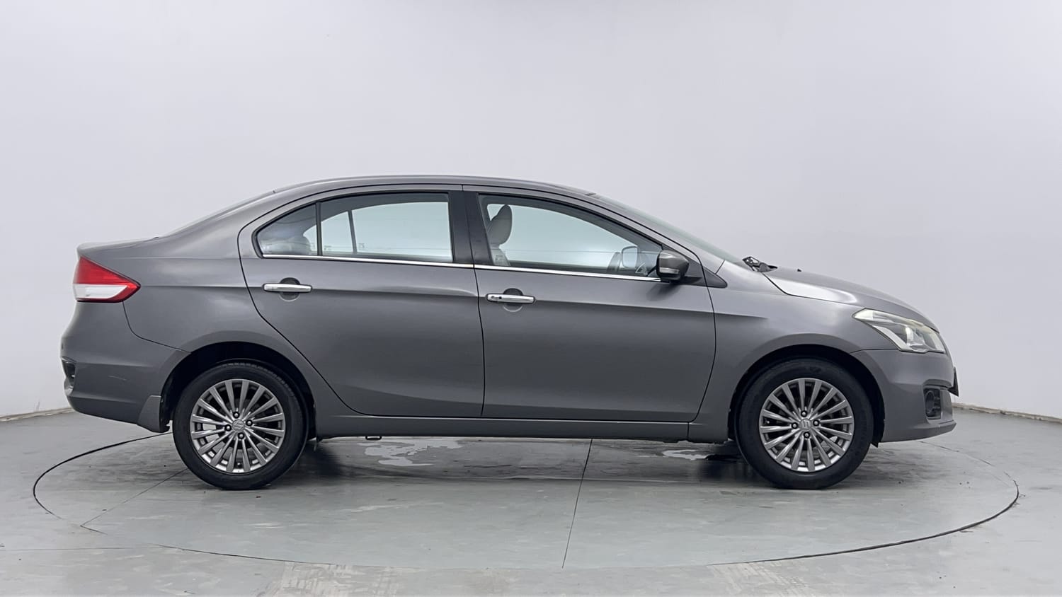 Used 2017 Maruti Suzuki Ciaz Alpha 1.4 AT Petrol Automatic exterior RIGHT SIDE VIEW