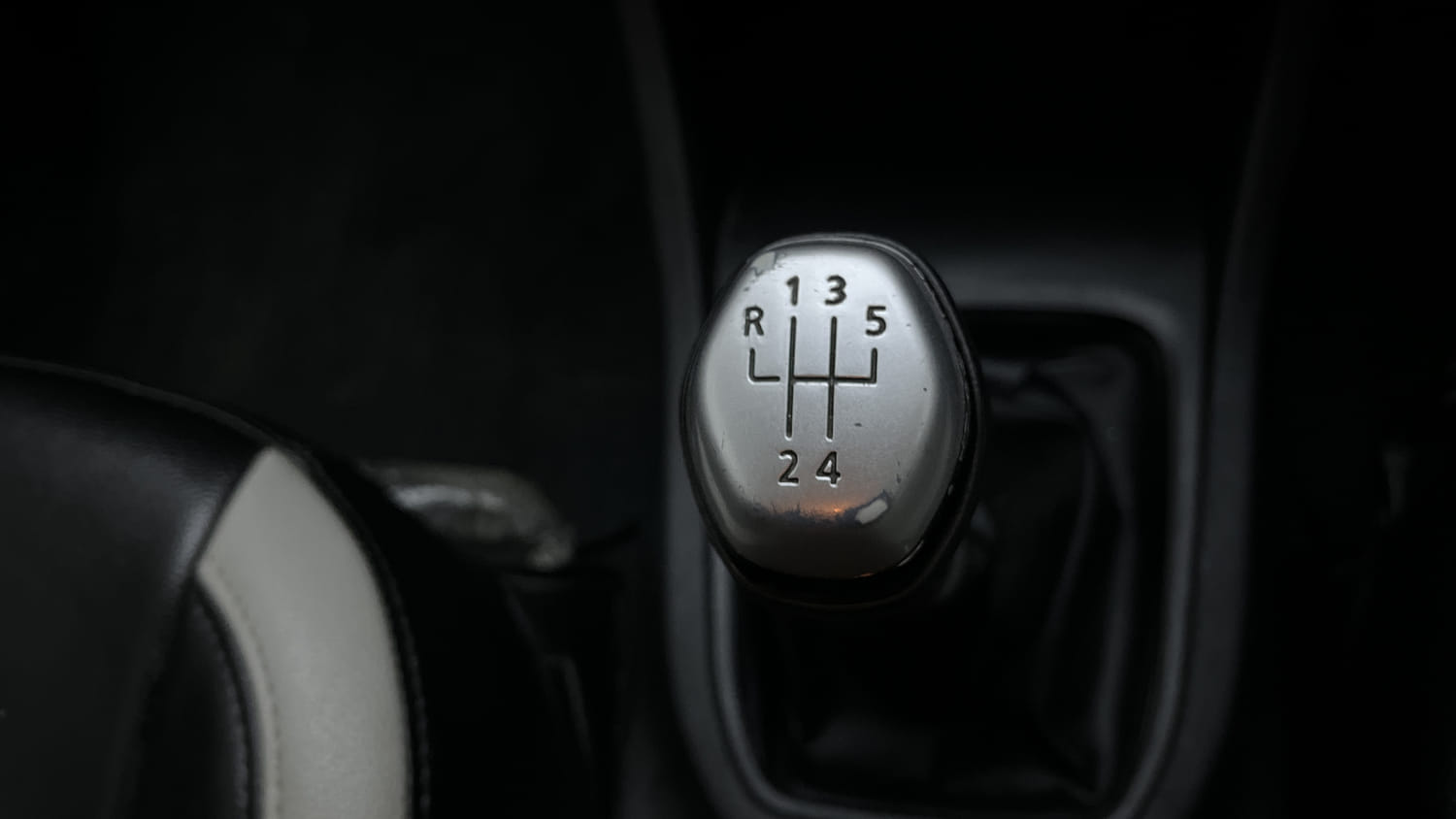 Used 2020 Renault Triber RXZ Petrol Manual interior GEAR  KNOB VIEW