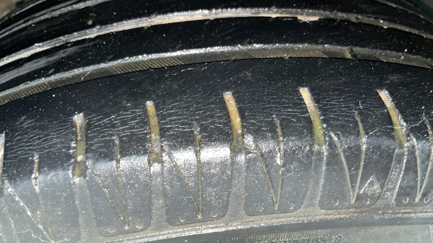 Used 2021 Kia Sonet HTK Plus 1.0 DCT Petrol Automatic tyres RIGHT REAR TYRE TREAD VIEW