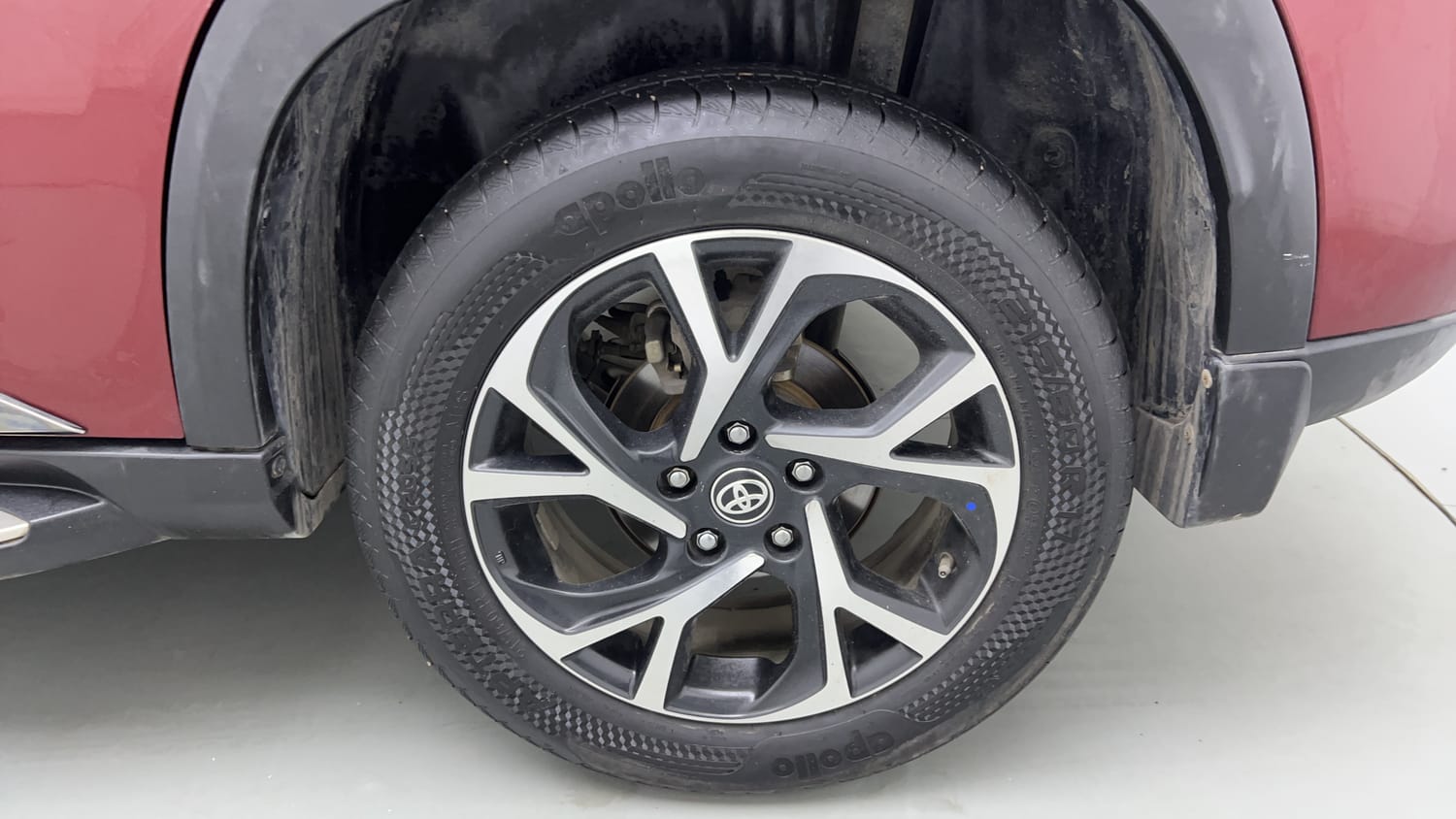 Used 2023 Toyota Urban Cruiser Hyryder V Hybrid Dual Tone Hybrid Automatic tyres LEFT REAR TYRE RIM VIEW